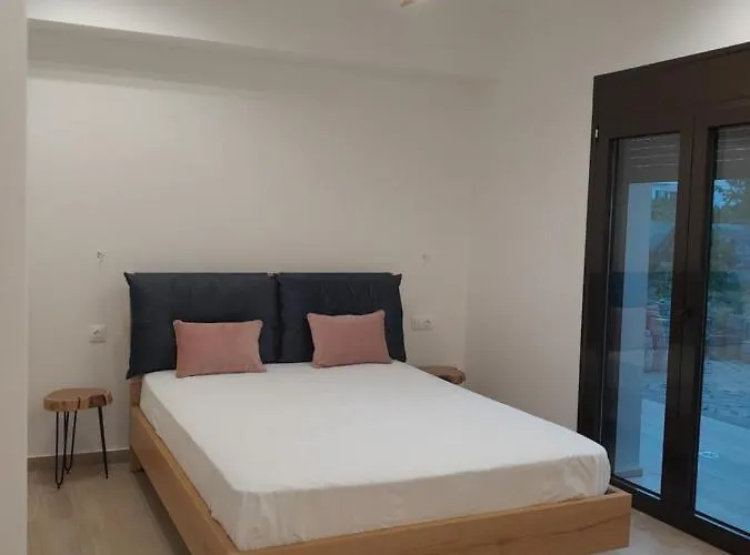 Apartmán House 1 *